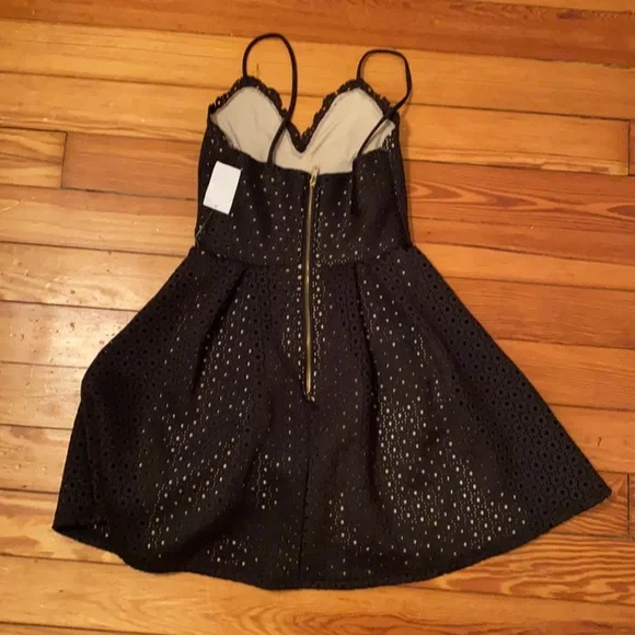 Black Scalloped Trim Dress - Picture 7 of 10